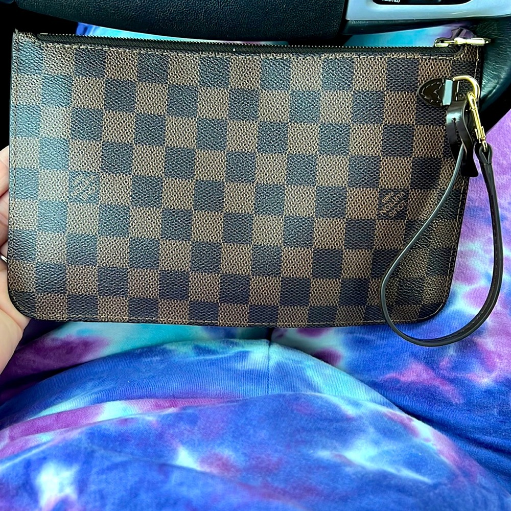 Checker wristlet